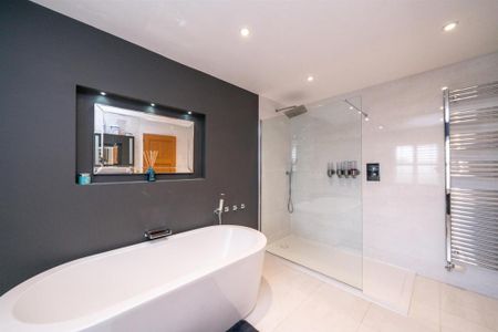 6 bedroom detached house to rent - Photo 2