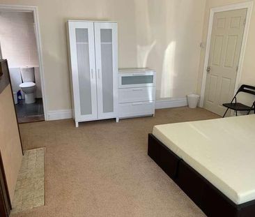Shirley Avenue, Southampton, SO15 - Photo 2