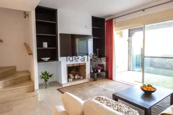 Alquiler de chalet adosado en Calle Monte s/n - Photo 1