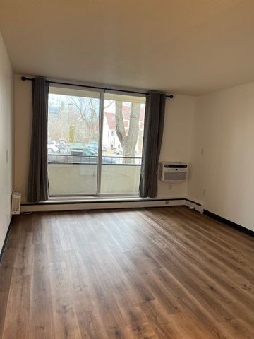 2 BDRM/1 BATH - 630 8TH ST E - Available DEC 1 - Photo 5