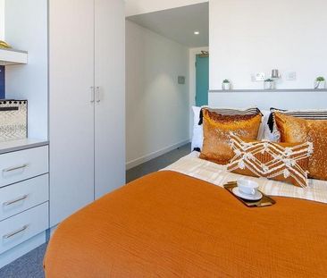 1 bedroom in a flat share to rent - Photo 2