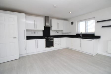 3 bedroom apartment to rent - Photo 5