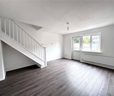 2 bedroom end of terrace house to rent - Photo 2