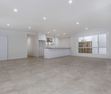 Caloundra's Stunning Family Home - Photo 1