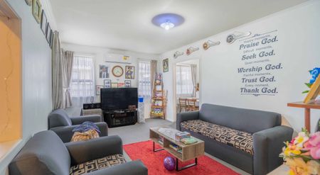 Three bedroom home in Otara! - Photo 2