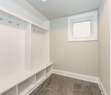 Detached Home For Lease | W9250779 - Photo 2