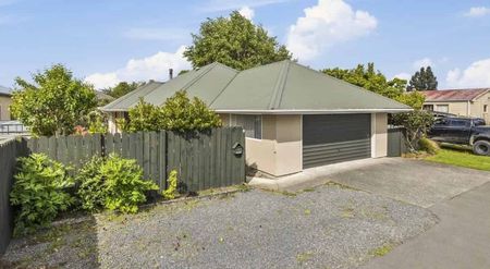 FAMILY Home in Mosgiel - Photo 2