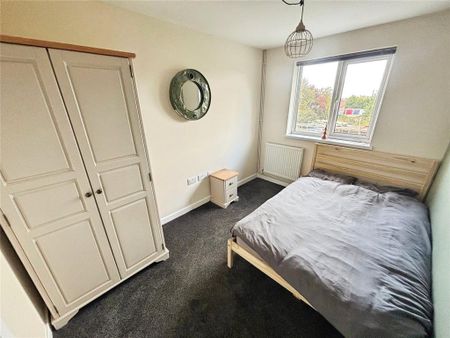 1 bedroom in a house share to rent - Photo 4