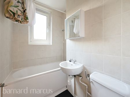 Pitt House - Photo 2