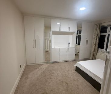 3 Bed Semi-Detached House, Raymead Avenue, CR7 - Photo 3