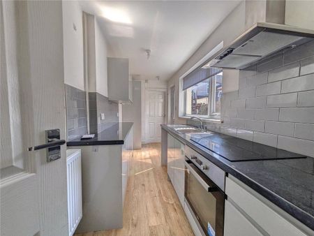 2 bedroom terraced house to rent - Photo 3