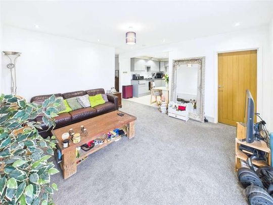 Limpsfield Road, Warlingham, CR6 - Photo 1