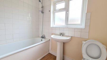 4 bedroom terraced house to rent - Photo 4