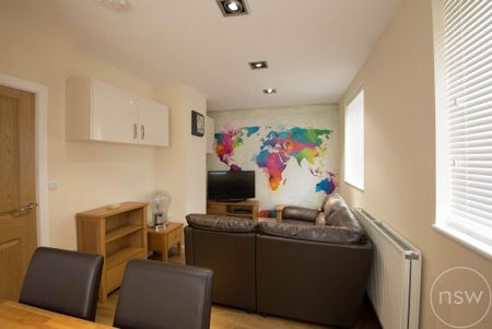 4 bedroom semi-detached house to rent - Photo 4