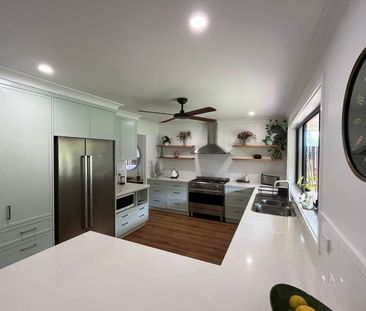 Fully Furnished Family Home with Pool - Photo 3