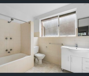 Spacious one-bedroom apartment located on the ground floor. - Photo 4