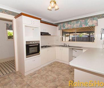 11 Ron Gordon Place, Dubbo, NSW 2830 - Photo 4