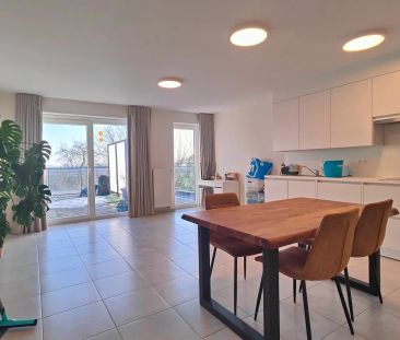 Recent tweeslaapkamer appartement met carport in centrum Beselare - Photo 1