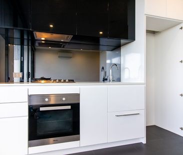 1 Bedroom 1 Bathroom With 1 Carpark @Hawthorn - Photo 6