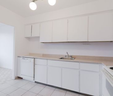 900 Rockland - Photo 1