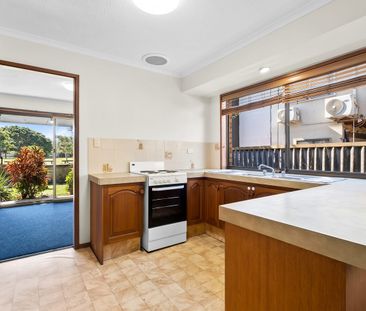 Three bedroom home in prime location with fenced yard. Rent Increas... - Photo 2