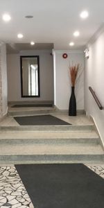 3 1/2 RÉNOVÉS, CHAUFFAGE EAU CHAUDE INCLUS, PRES UDEM, HEC, POLY, HOPITAUX - Photo 4