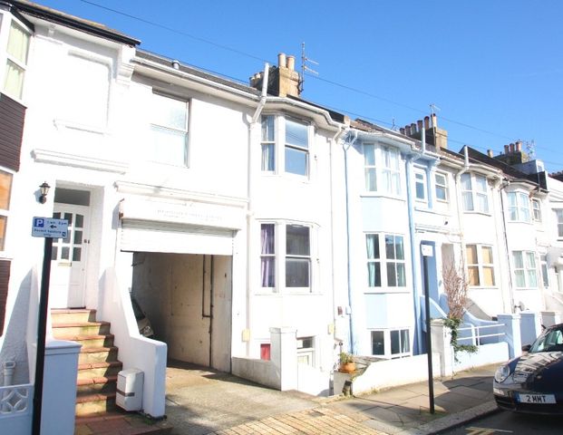 3 bedroom terraced house to rent - Photo 1