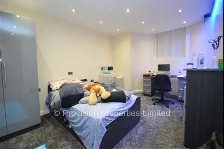 4 Bedroom 4 En-suite - Photo 3