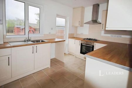 3 bedroom semi-detached house to rent - Photo 3