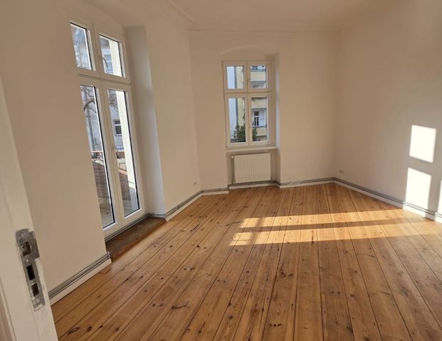 Attraktive Altbauwohnung– Charmant, modernisiert und bezugsbereit - Photo 1