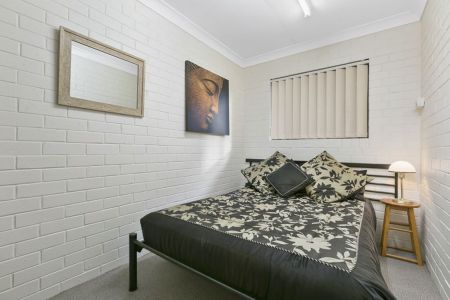 THREE BEDROOM TOWNHOUSE IN SOUGHT AFTER LOCATION - Photo 2