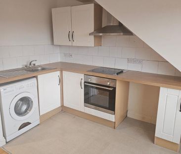 2 bedroom flat to rent - Photo 2