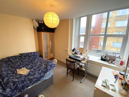 3 bedroom apartment to rent - Photo 3