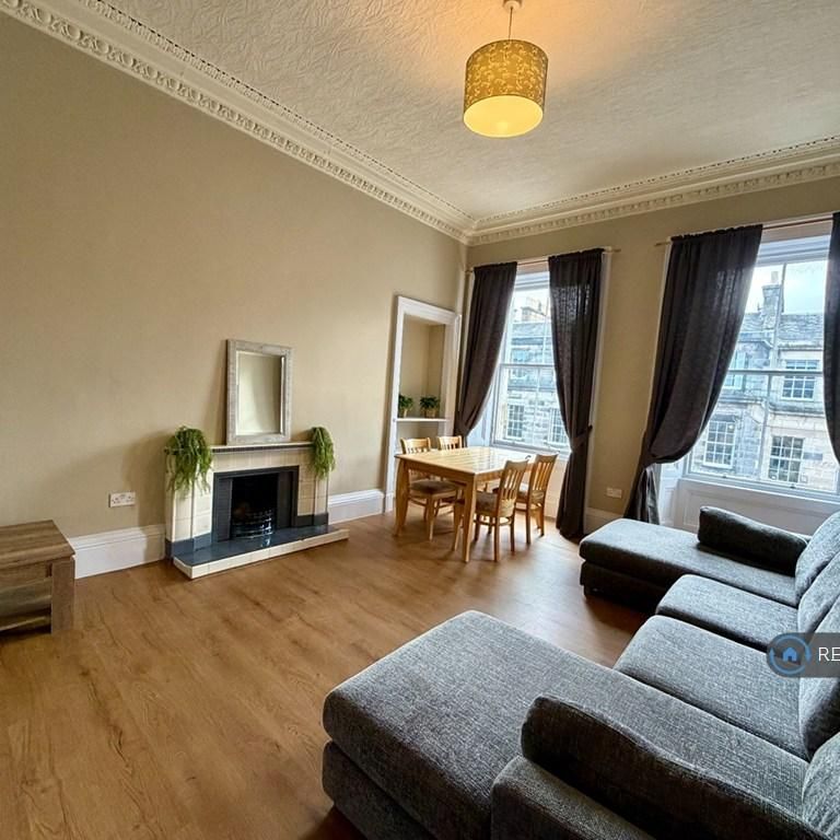 3 bedroom flat to rent - Photo 1