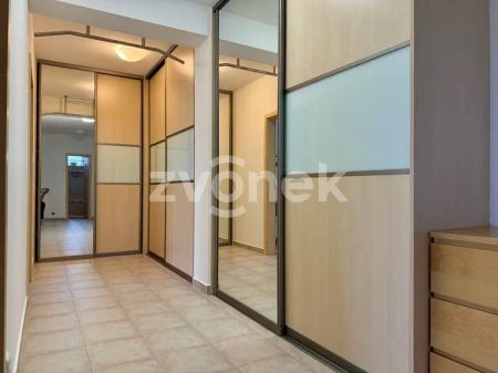 Prostorný byt 5+kk u Centrálního parku, pěkná a klidná lokalita - Photo 2