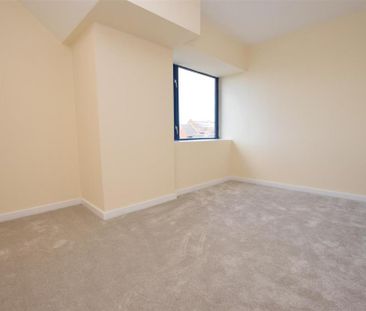 1 bedroom penthouse to rent - Photo 6