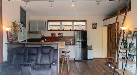 Charming 1-Bed Beachside Retreat - Photo 4