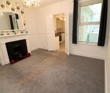3 bedroom end of terrace house to rent - Photo 3