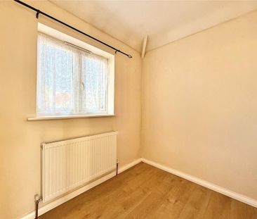 3 bedroom end of terrace house to rent - Photo 5