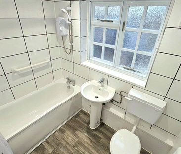 2 bedroom semi-detached house to rent - Photo 5