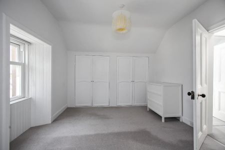 4 bedroom semi-detached house to rent - Photo 5