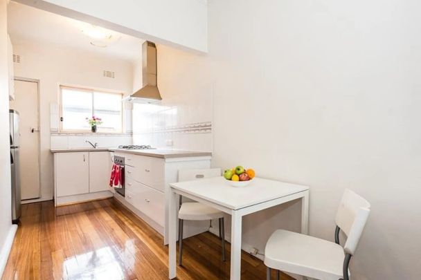 MORDIALLOC BAYSIDE & VILLAGE LIFESTYLE! - Photo 1