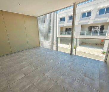 Spacious 3+1 Brand New Townhome with walking distance to Coles! - Photo 5
