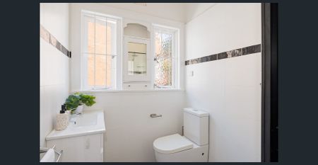 Timeless 2 Bedroom Art Deco in Prime Location - Photo 5