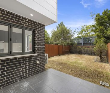 Three-Bedroom Townhouse in a Quiet Location - Photo 6