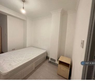 3 bedroom flat to rent - Photo 2