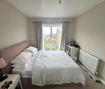 4 bedroom semi-detached house to rent - Photo 3