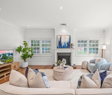 Grand family home with tennis court in Beecroft Public Catchment - Photo 4