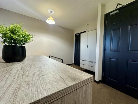 York Road, Stevenage, SG1 - Photo 2