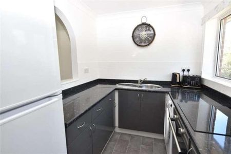 Woodcotes, Shoebury, SS3 - Photo 3